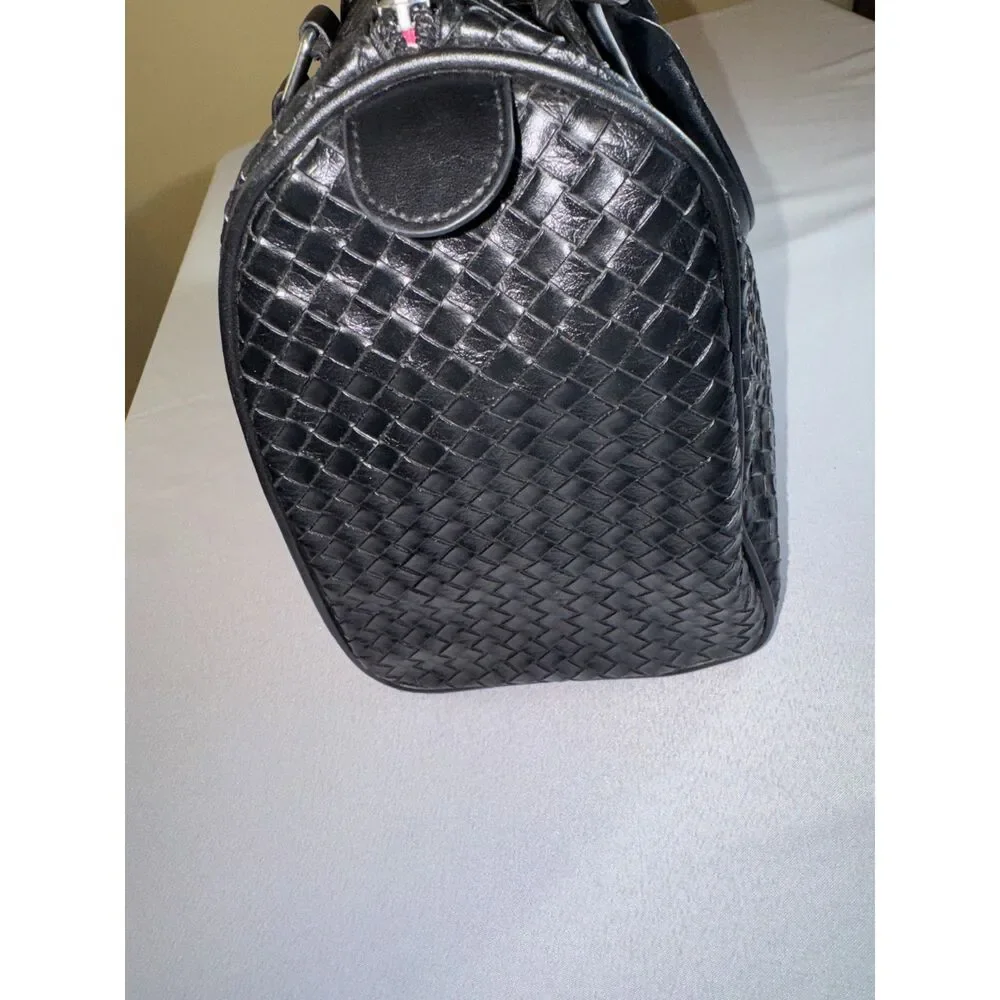 Paris Hilton Purse, Black woven faux leather, Pink interior, medium